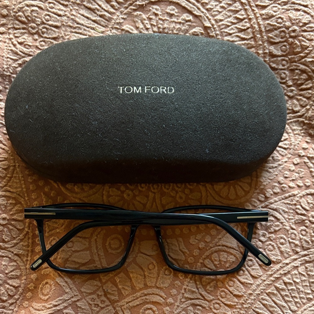 Tom Ford FT5802B-001 Eyeglasses w/case - Picture 5 of 5